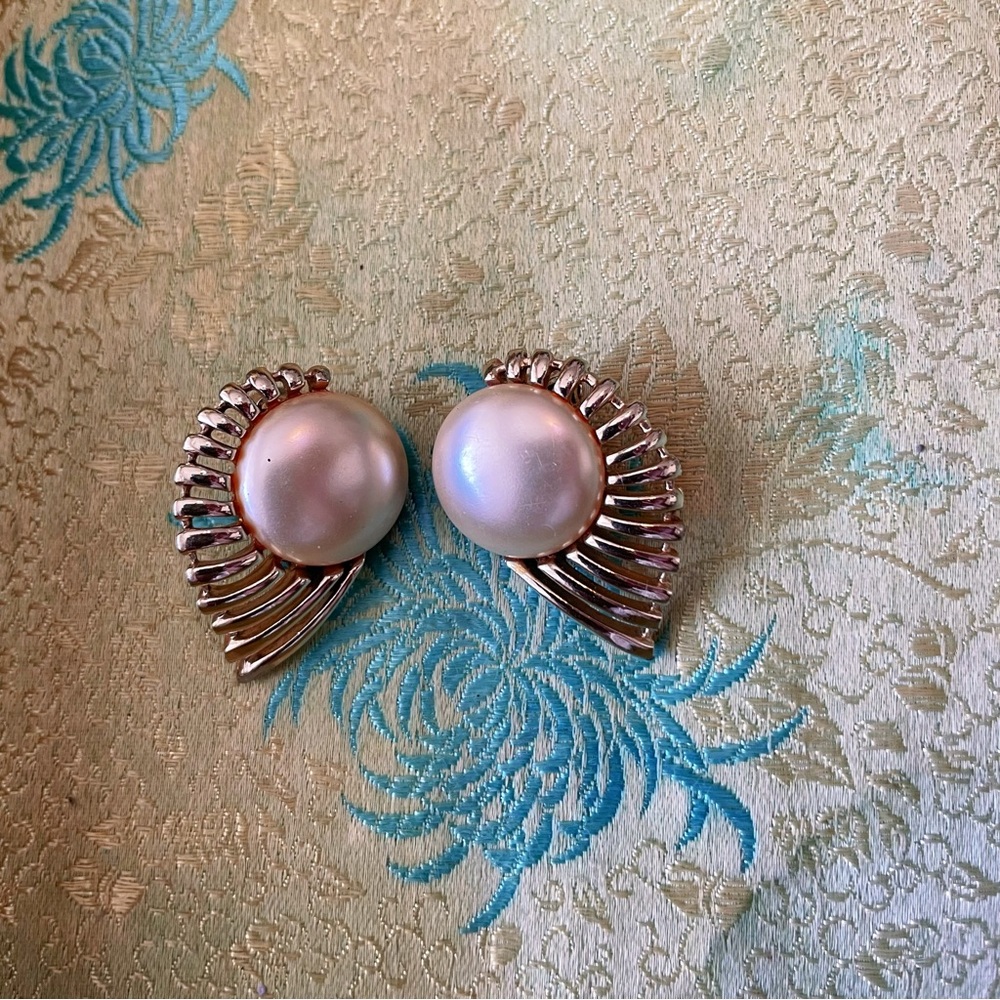 1965 Sarah Coventry Pearl Flight Earrings Vintage